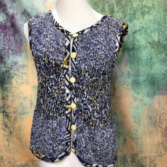 ๐ฅ Boucle Wool Knitted Vest with Buttons - Picture 1 of 8